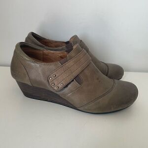 Taos Wedge Shoes Booties Size 9 Tan Leather Casual Slip On Comfort SPLURGE